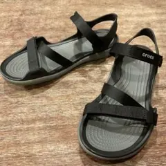 美品！crocs クロックススポーツサンダル スウィフトウォーター 黒 W8のサムネイル