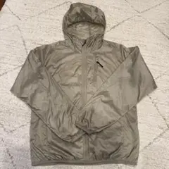 ベージュ フード　ナイロンジャケット　軽量　折りたたみ　撥水パーカー　ファミマ