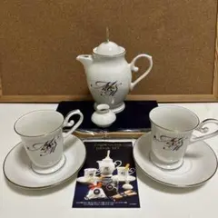 ミッキー&ミニーマウスのティーポットとカップ2個