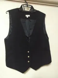 ブラック ボタン付きベスト