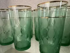 緑色のグラス　レトロかわいい　アンティーク雑貨　昭和レトロ