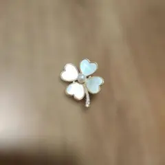 クローバーシェルブローチ
