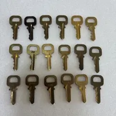 ルイヴィトン パドロック用の鍵　南京錠の 鍵　カデナ　ゴールド　18本セット