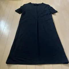 【新品・未使用】ZARA黒 Vネック 半袖ワンピース