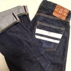 ✨美品✨濃紺 桃太郎ジーンズ 出陣レーベル 赤耳 ストレートデニム W33のサムネイル