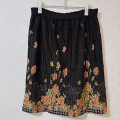 花柄 フレアスカート ひざ丈 黒地　ウエストゴム　オレンジフラワー