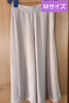ユニクロ　シフォンスリットスカートパンツ　ベージュ　Mサイズ