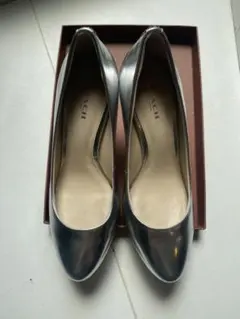 お値下げ中　COACH シルバーパンプス