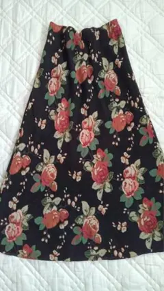 ローラアシュレイ　ブラックレトルトローズロングフレアースカート　7号
