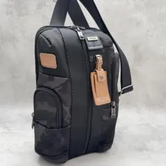【美品】TUMI モントレースリング ボディバッグ 222318GC2 迷彩 TUMIトゥミ ボディバッグアルファブラヴォモントレー スリングクロス