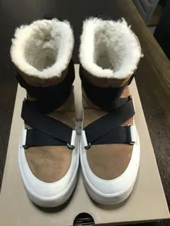 UGG クラシック ブーム バックル Classic Boom Buckle