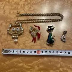 ブローチなど　ネコ