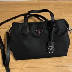 PRADA Re-Edition 2005 ブラックショルダーバッグ