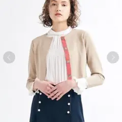 ノーカラーベージュジャケットのサムネイル