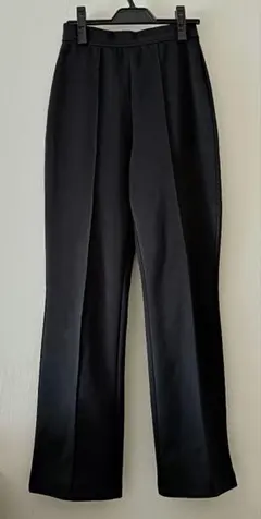 【美脚効果◎】ブラック セミフレアパンツ ジップ付き きれいめ スタイルアップ