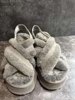 UGG Fluff Yeah Sandal ファーサンダルのサムネイル