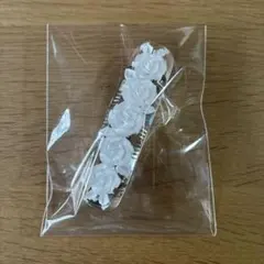 新品未使用　クリスタル風　花柄　バラ柄 バレッタ　ヘアピン