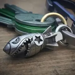 キーホルダー　ロケットシャーク　ボム