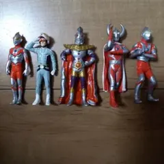 ウルトラマン　ミニ　フィギュア　セット