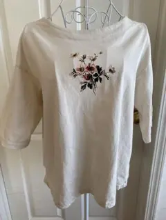 ローラアシュレイ　花柄刺繍 クリーム色 半袖Tシャツ