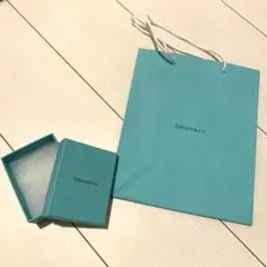 Tiffany & Co. ギフトボックスとショップバッグ
