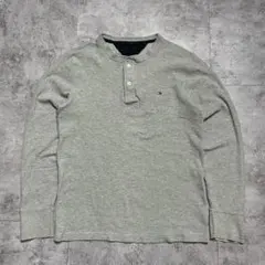 ぞ*ふ様 トミーヒルフィガー ヘンリーネック 長袖Tシャツ グレー ワンポイントのサムネイル
