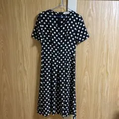 水玉模様 半袖ひざ丈ワンピース