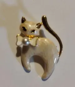 猫デザイン ブローチ パール付き