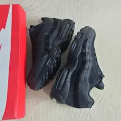 新品Nike Air Max 95 Essentialトリプルブラック 27cm