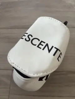 DESCENTE ホワイト 小物入れ カラビナ付き