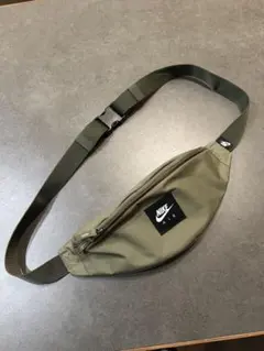 NIKE ボディバッグ　極美品
