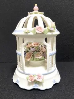 置物　オルゴール　オブジェ　薔薇の陶器　レア　カゴコレクション