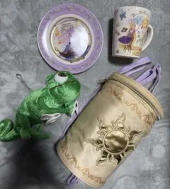 DISNEY STORE 新品タグ付 ラプンツェル＆パスカル マルチストラップ