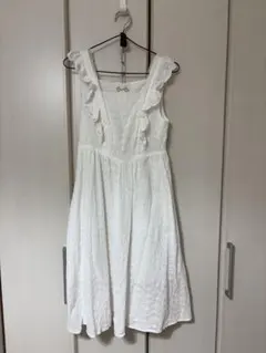 ホワイトフリルワンピース