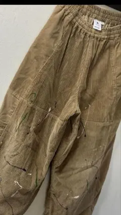 美ニコアンド　コーデュロイサルエルペイントワイドパンツ