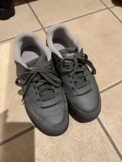 Reebok グレー スニーカー