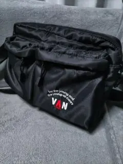 美品　VAN ショルダーバック　ナイロン　黒