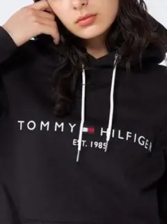 TOMMY HILFIGER　エンブロイドロゴパーカー＜新品未使用　タグ付き＞