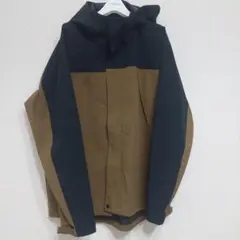 フード付きマウンテンパーカー 黒・茶色