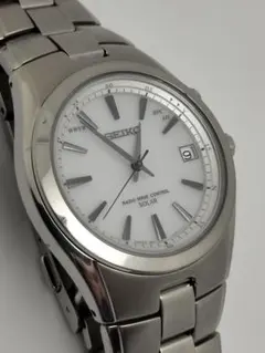 人気のホワイト文字盤　セイコー　スピリット　電波ソーラー　軽量チタン　7B24