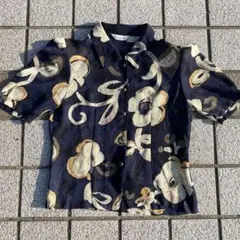 か*に様 ロキエ nugu ネイビー 花柄 半袖シャツのサムネイル