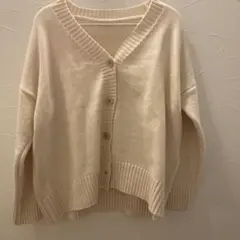 アイボリー Vネックカーディガン