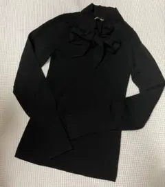 ストロベリーフィールズ　ボウタイリボン付き　黒セーター　トップス