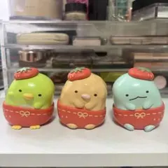 すみっコぐらし　いちご帽子でおめかしマスコット　ぺんぎん？　とんかつ　とかげ