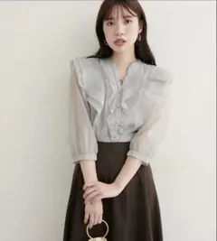 ナチュラルクチュールラッフルフリルキーネック7分袖ブラウス新品未使用