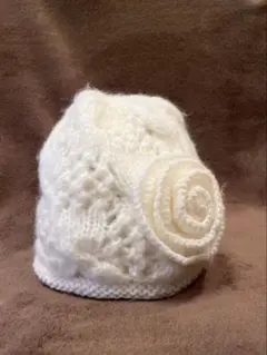 ホワイトニット帽 ワンポイントフラワー