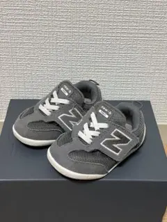 New Balance ベビーシューズ グレー 12cm