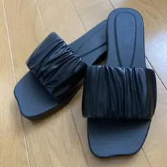 フラットサンダル