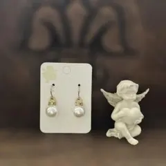 ホワイトパールフックピアス