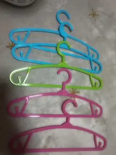カラフルプラスチックハンガー５本セット